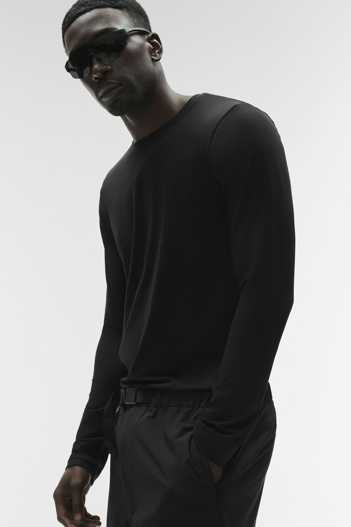 T-shirt manches longues col rond Conquer Reform – Noir